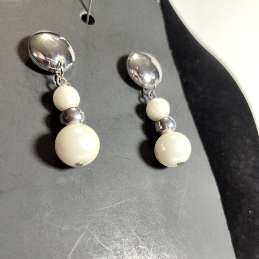 Elegant Silver and White Dangle Earrings NWOT